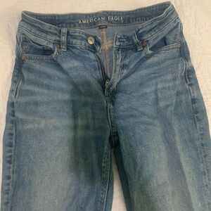 High-waisted ripped jeans